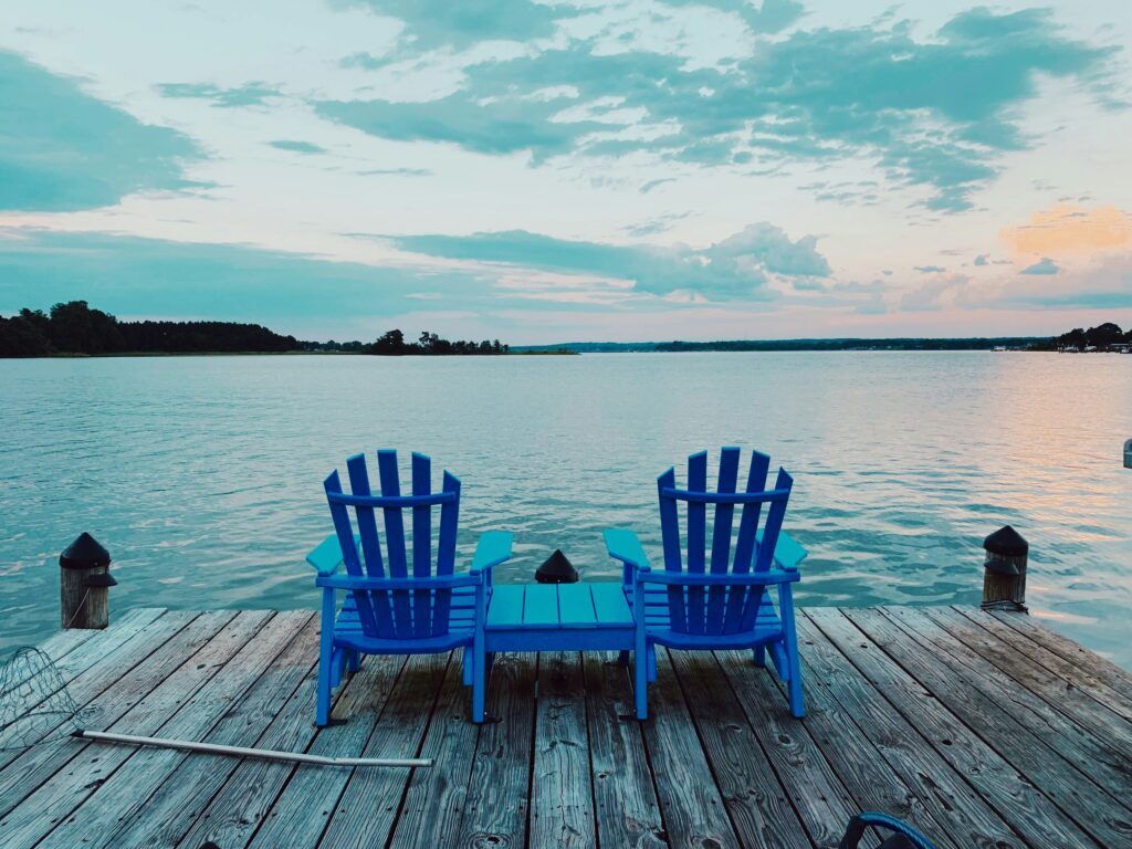 Sittin' by the dock! Coeur d'Alene lake properties